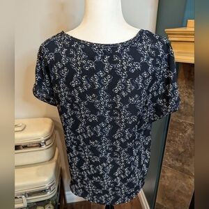 Banana Republic, Floral lightweight blouse. Cap sleeve, shirring size S
